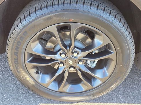 Used 2024 Dodge Durango SXT w/ SXT Blacktop Group RWD image 10