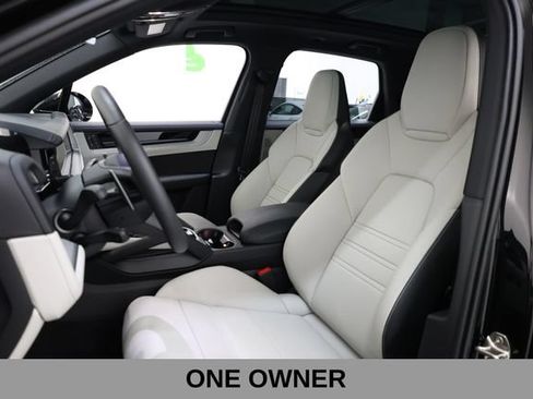 Used 2026 Porsche Cayenne AWD/4WD image 7