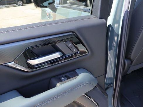 New 2026 GMC Yukon XL AT4 AWD/4WD image 11