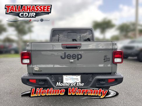 Used 2021 Jeep Gladiator Sport AWD/4WD image 4