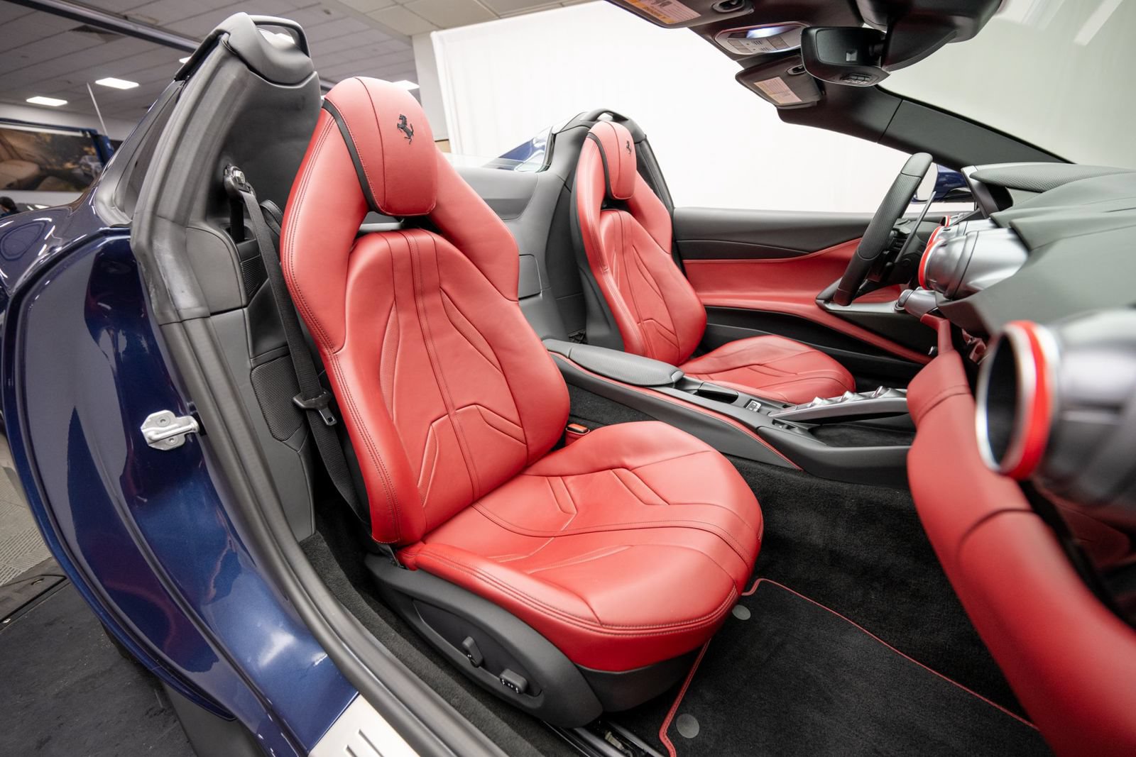 Used 2021 Ferrari 812 GTS RWD image 21