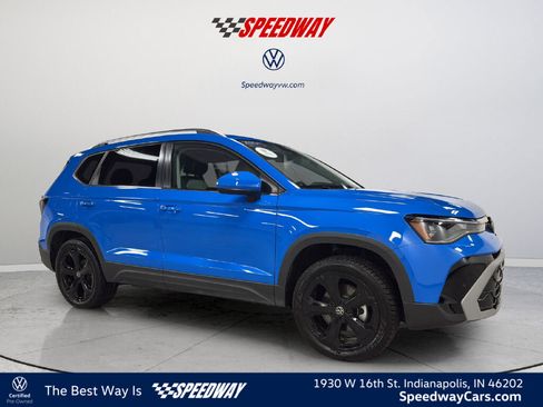 Used 2025 Volkswagen Taos SEL AWD/4WD image 1