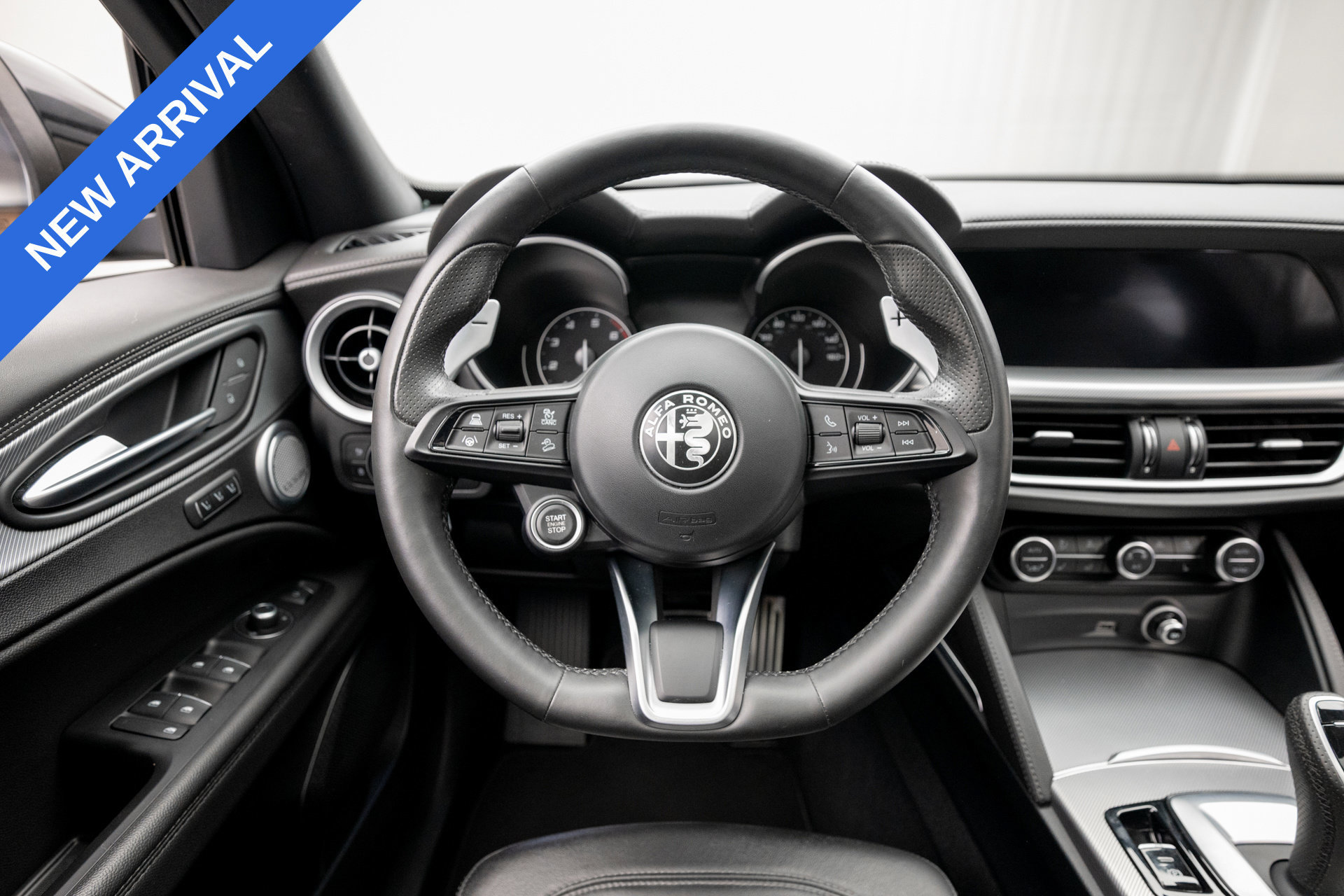 Used 2023 Alfa Romeo Stelvio Veloce AWD/4WD image 11