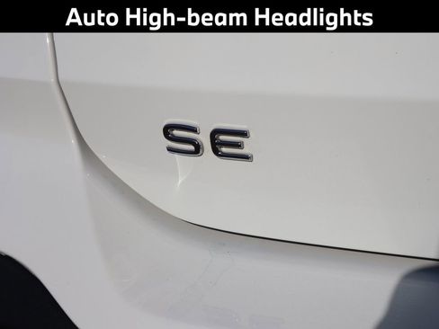 Used 2024 Volkswagen Taos SE FWD image 10