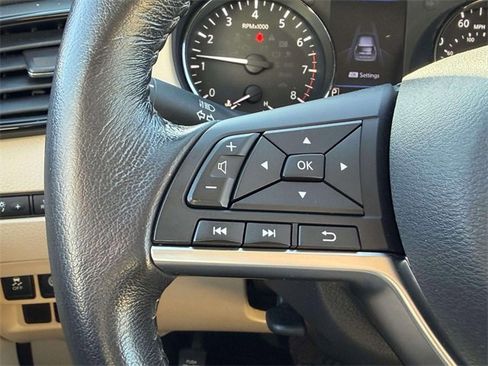 Used 2020 Nissan Rogue SV image 22