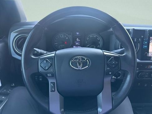 Used 2017 Toyota Tacoma TRD Off-Road w/ Premium & Technology Package image 16