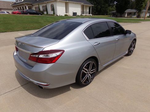 Used 2017 Honda Accord Sport image 30