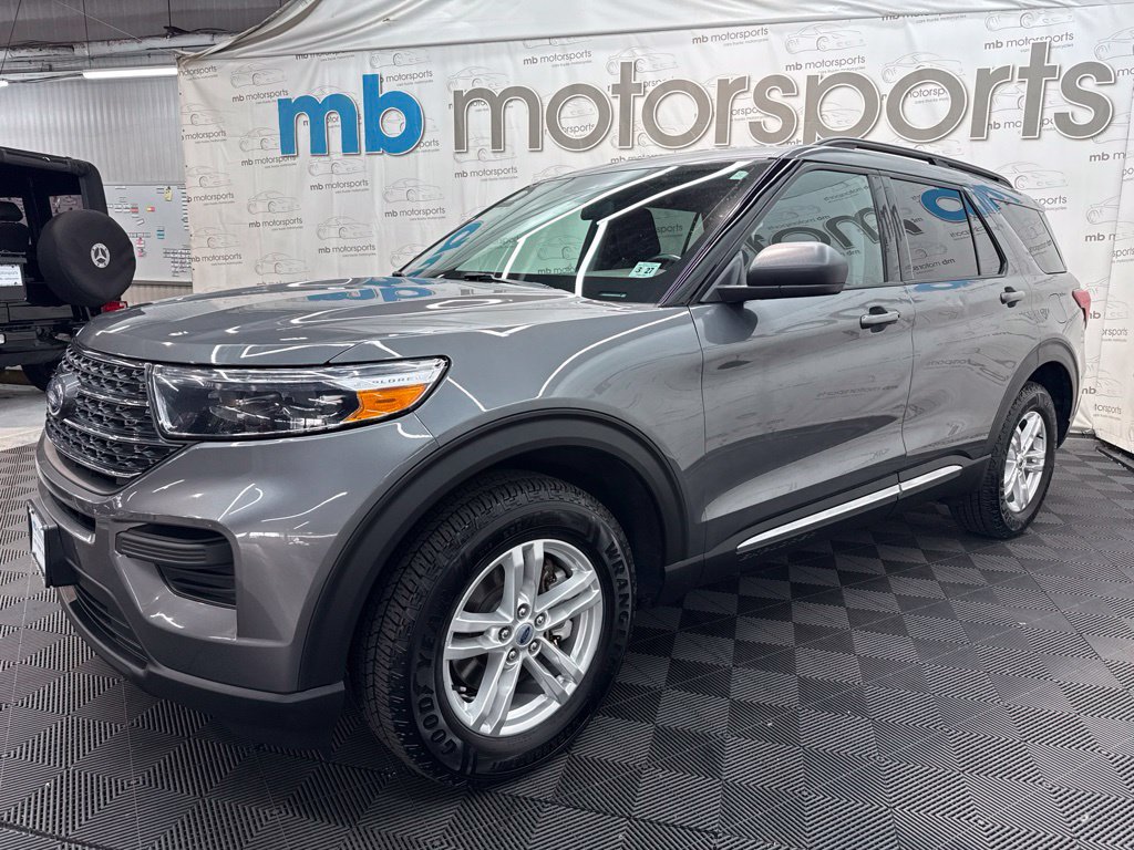 Used 2022 Ford Explorer XLT AWD/4WD image 2