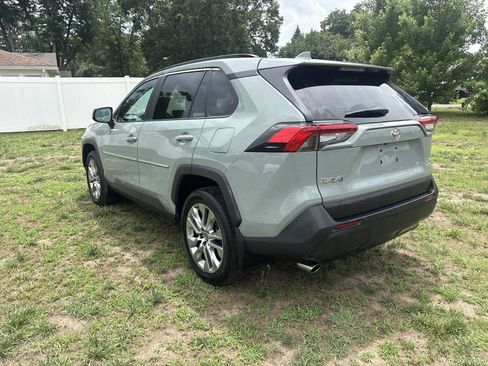 Used 2021 Toyota RAV4 XLE Premium AWD/4WD image 7