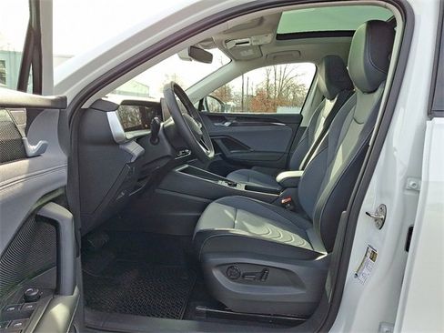 New 2026 Volkswagen Tiguan SE image 6