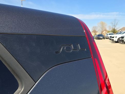 Certified 2022 Kia Soul LX image 11