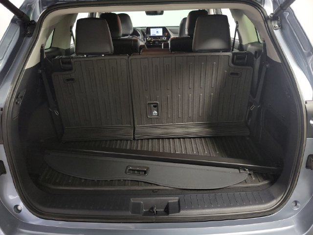 Used 2024 Toyota Highlander XLE FWD image 23