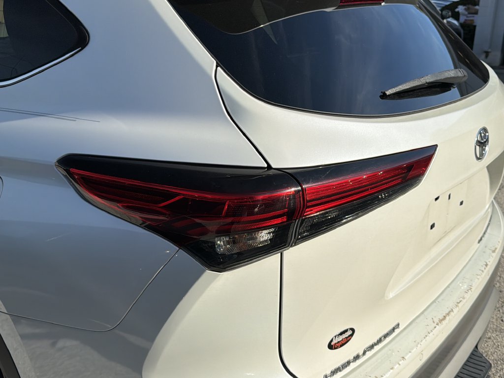 Used 2021 Toyota Highlander Limited AWD/4WD image 8