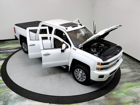Used 2018 Chevrolet Silverado 3500 LTZ image 36