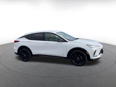 Used 2025 Buick Envista Sport Touring image 2