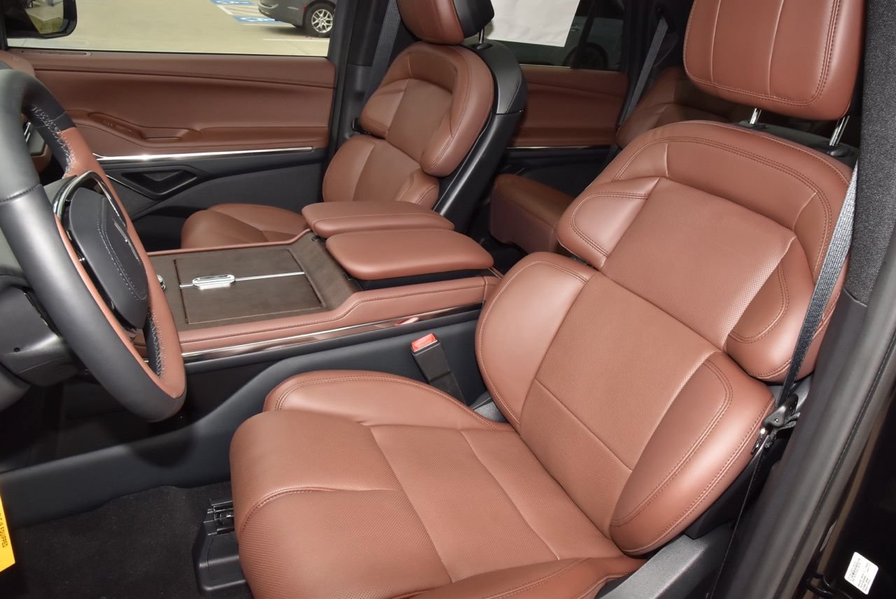 New 2027 Lincoln Navigator Reserve AWD/4WD image 36