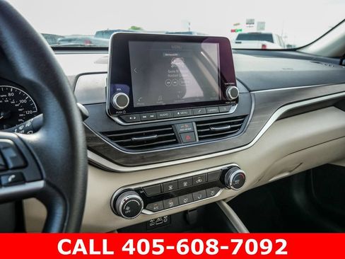 Used 2025 Nissan Altima 2.5 SV FWD image 43