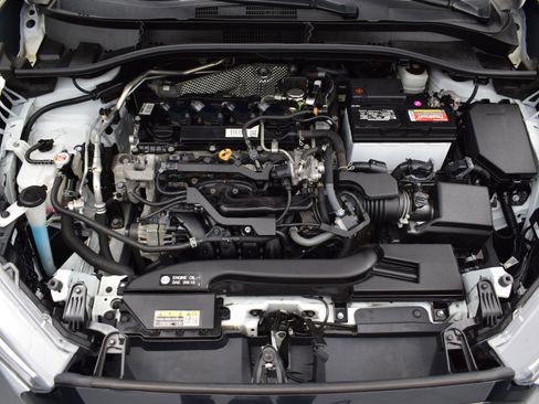 Used 2022 Toyota Corolla Cross LE image 9