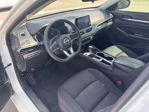 Used 2023 Nissan Altima 2.5 SV FWD image 9