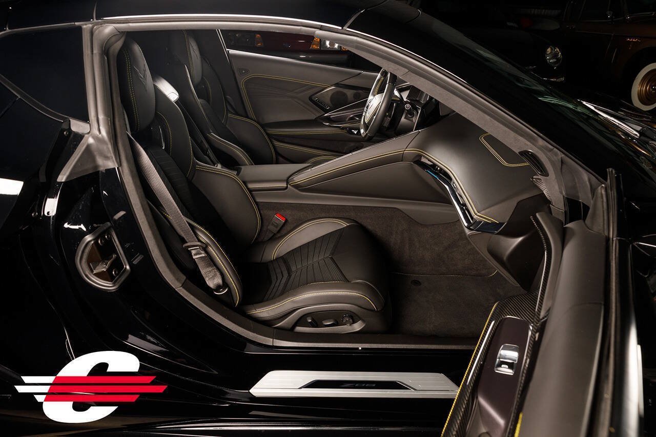 Used 2023 Chevrolet Corvette Z06 w/ Z07 Performance Package RWD image 28