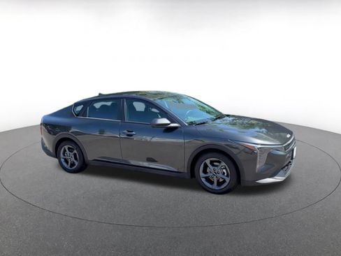 Used 2025 Kia K4 FWD image 2