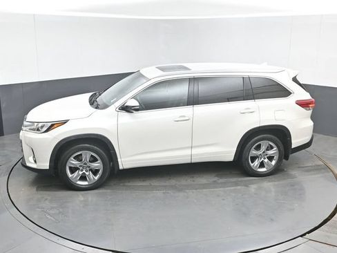Used 2019 Toyota Highlander Limited AWD/4WD image 40
