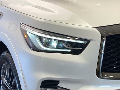 Used 2023 INFINITI QX80 Premium Select w/ All-Season Package image 8