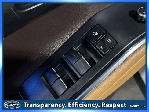 Used 2020 Toyota Highlander Platinum image 16