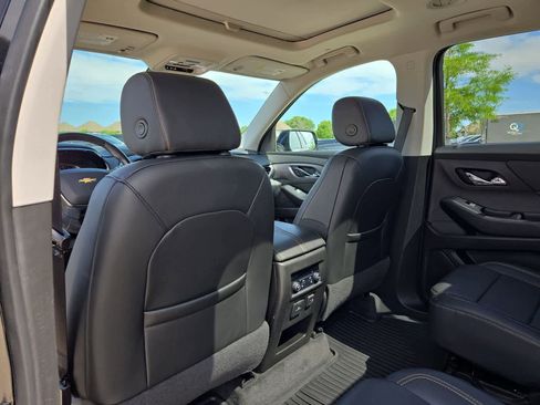 Used 2019 Chevrolet Traverse Premier w/ Driver Confidence II Package FWD image 17
