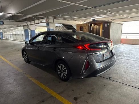 Used 2018 Toyota Prius Prime Plus FWD image 4
