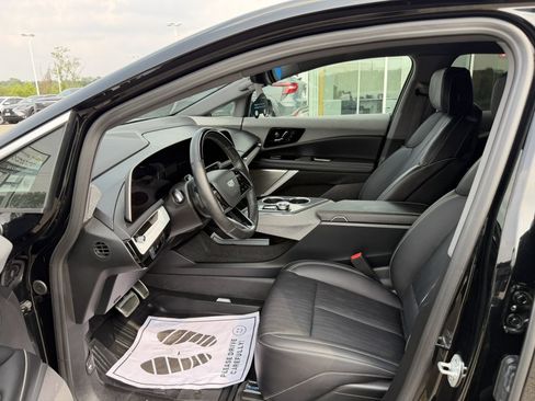 Certified 2025 Cadillac Optiq Luxury 2 w/ LPO, Floor Liner Package AWD/4WD image 17