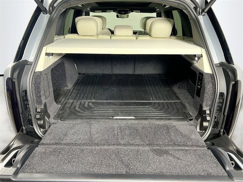 Used 2025 Land Rover Range Rover Autobiography image 28