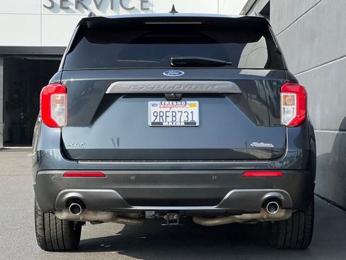Used 2022 Ford Explorer XLT w/ Equipment Group 202A image 7