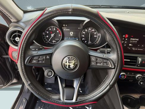 Used 2020 Alfa Romeo Giulia Ti w/ Active Blind Spot Package AWD/4WD image 11