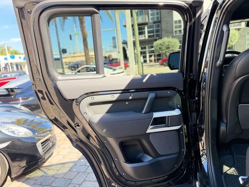 Used 2022 Land Rover Defender 110 S image 57