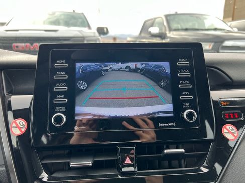 Used 2022 Toyota Camry SE image 19
