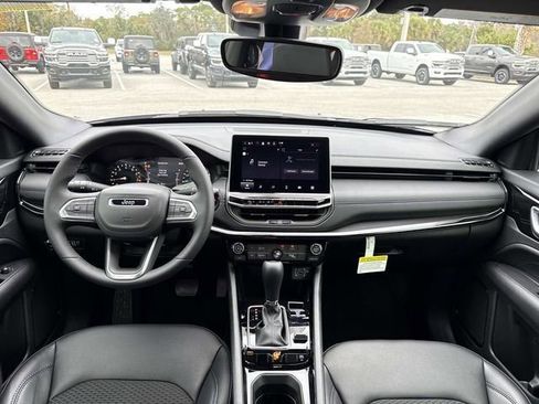 New 2026 Jeep Compass Latitude image 11