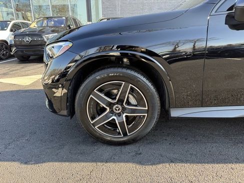 Used 2025 Mercedes-Benz GLC 300 4MATIC image 9