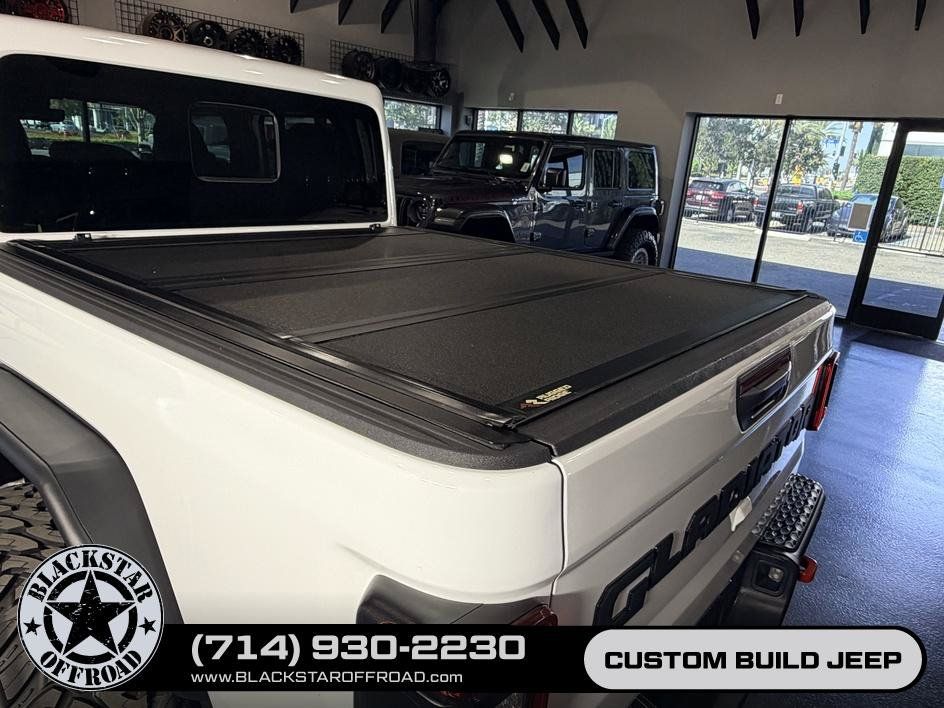 Used 2024 Jeep Gladiator Rubicon AWD/4WD image 12