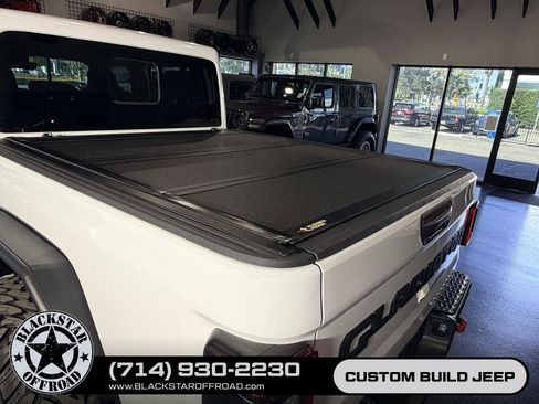 Used 2024 Jeep Gladiator Rubicon AWD/4WD image 12