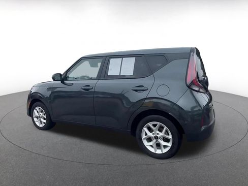 Used 2025 Kia Soul LX w/ LX Technology Package FWD image 10