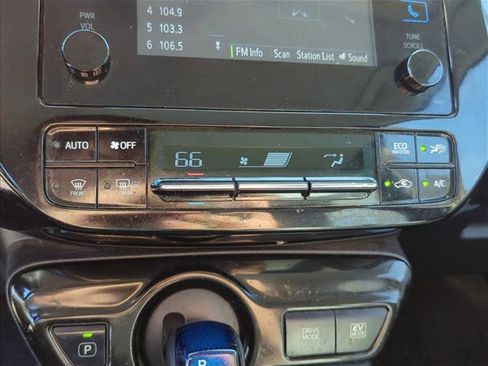 Used 2018 Toyota Prius Two image 20