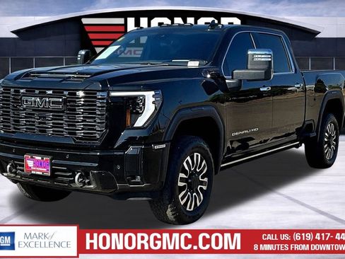 Used 2025 GMC Sierra 3500 Denali Ultimate AWD/4WD image 3