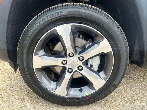 New 2025 Jeep Grand Cherokee Limited w/ Luxury Tech Group II image 14