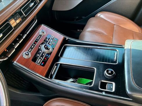 Used 2022 Lincoln Aviator Reserve w/ Equipment Group 201A RWD image 16