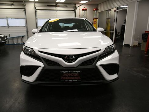 Used 2024 Toyota Camry SE image 2