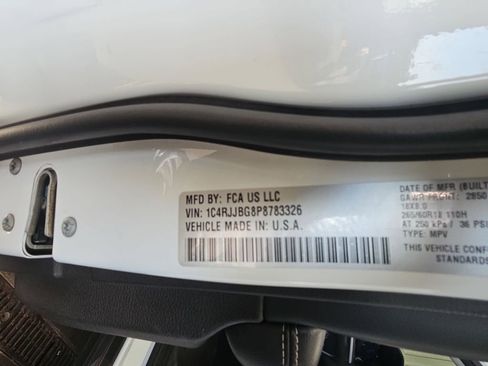 Used 2023 Jeep Grand Cherokee L Limited RWD image 34