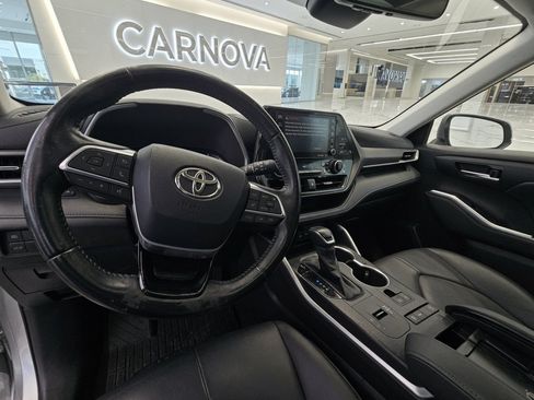 Used 2020 Toyota Highlander XLE FWD image 9