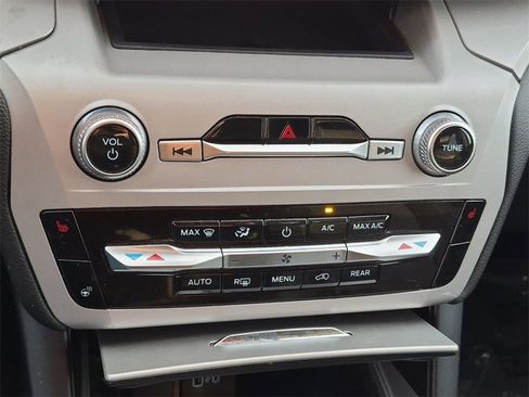 Used 2023 Ford Explorer XLT w/ Equipment Group 202A image 18