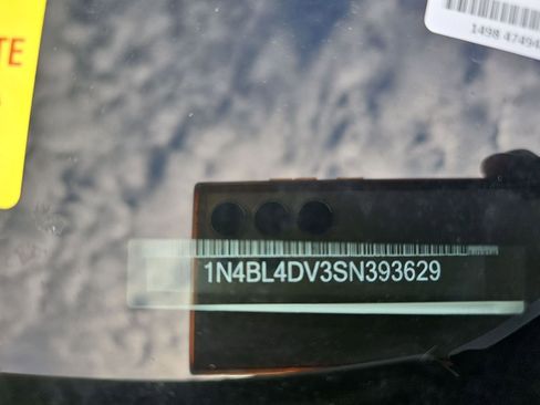 Used 2025 Nissan Altima 2.5 SV image 10